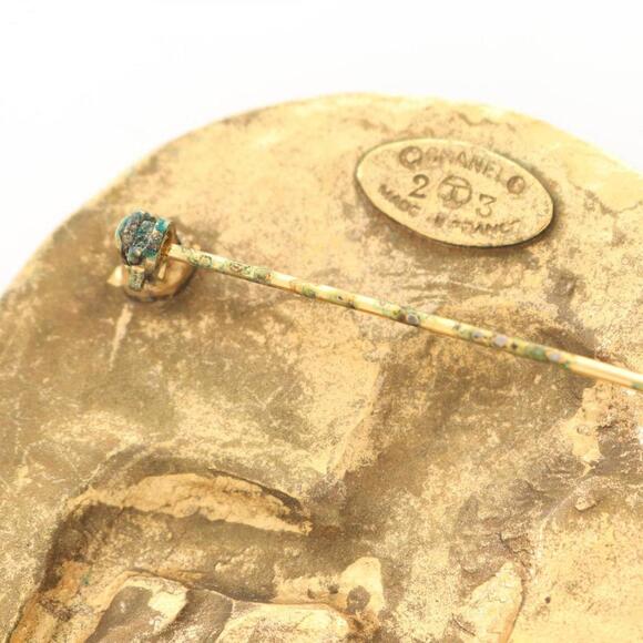 CHANEL Gold Logo Brooch - Picture 4 of 6